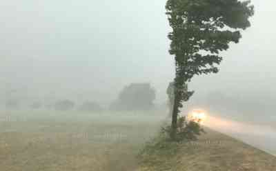 (Unwetterfront, stark) Orkanböen Unwetterfront über RLP und Hessen: bedrohlicher Aufzug im Zeitraffer, Staubsturm kündigen Unwetter an, Starkregen auf der A 45: Kräftige Unwetter blieben bis jetzt aus, weitere Unwetter ziehen derzeit gen Nordosten