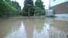 Schwere Überflutungen in Bad Hersfeld, Anwohner von der Außenwelt abgeschnitten: Asphaltdecken und Pflastersteinen heraus gerissen, DLRG im Einsatz
