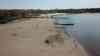 Corona am Ostersonntag: Tausende Besucher am Cospudener See, Familien baden am Cospudener See oder Sonnen sich, Reiterstaffel kontrolliert Allgemeinverordnung, Drohnenaufnahmen vom Strand: Kinder plantschen im See, zahlreiche Leute Sonnen sich, wunderschöne Drohnenaufnahmen zeigen Abstand der Menschen