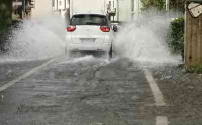 Unwetterserie in Italien: Superzellen bringen heftige Unwetter, Straßen überflutet, Zeitraffer aufziehende Superzelle: Massiver Downburst nahe Veneto, Veneto erst vor einigen Tagen von schweren Gewittern getroffen