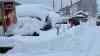 Tausende Touristen sitzen fest: Zermatt von der Außenwelt abgeschnitten – Lawinenabgang auf Straße und Bahngleis, große Lawinengefahr nach heftigem Wintereinbruch und Schneeorkan in den Alpen, Autos versinken im Schnee, deutscher Tourist O-TON erzählt über die Situation: Nach heftigem Lawinenabgang: Weltbekannter Skiort Zermatt von der Umwelt abgeschnitten