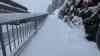 Wintereinbruch in den Alpen: Eisheilige schlagen in den österreichischen Alpen eiskalt zu, bis zu 10 cm Neuschnee im Ötztal: Winterdienst im Einsatz, Landschaft tief verschneit, Drohnenaufnahmen 