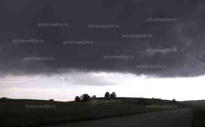 Hagelsturm im Südwesten: Sicht gleich Null durch heftiges Hagelunwetter ON TAPE – Süddeutschland kommt nicht zur Ruhe: Erneut sorgen Superzellen für Unwetter mit Starkregen und Hagel, Amtliche Hitzewarnung mit Unwettergefahr: Extreme Hitzebelastung und Unwetterwarnung: Der Deutscher Wetterdienst warnt im Südwesten des Landes