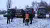 Große Lichterfahrt bei dichtem Schneetreiben durch das Winterwonderland: Nach Absage, dann die Zusage - Lichterfahrt mit vielen bunten Trucks fahren durch das tierverschneite Erzgebirge, Augenkinder strahlen glücklich: O-Ton mit Veranstalter und Polizei, 200 Personen nahmen mit 100 Fahrzeugen daran teil