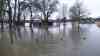 Hochwasseralarm an der Donau - Warnstufe 3 erreicht: Hochwasser am weltbekannten Kloster Weltenburg, Donau trifft breitflächig über die Ufer, viele Straßen und Fähranlegestellen gesperrt: Drohnenaufnahmen zeigen breites Ausufern der Donau bei Eining, Hochwasserwarnstufe 4 möglich