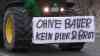 Bauernproteste - Tag 5: Autobahnauffahrten durch Traktoren gesperrt, Bauern protestieren nun schon den 5. Tag bei eisiger Kälte, Feuertonnen zum Aufwärmen, vor allem A 72 betroffen: Autobahnauffahrt A 72 bei Stollberg-West selbst am Mittag noch blockiert, immer wieder Verkehrsbehinderungen auf Grund der Proteste