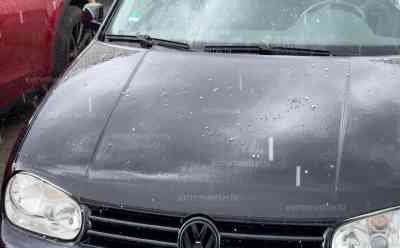 Hagelgewitter im Allgäu: Erste kräftige Gewitter haben sich gebildet - Weitere Unwetter folgen - Deutscher Wetterdienst warnt vor Unwetter im Südwesten: Hagelkörner prasseln auf Autos in Bayern