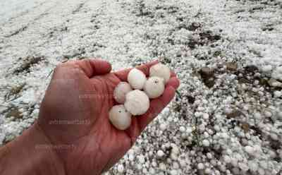 Golfball-Hagel: Winterlandschaft durch Superzelle – Riesige Hagelkörner verwandeln Landschaft in Baden-Württemberg nach schwerem Hagelunwetter in eine weiße Winterlandschaft – Felder voll mit Millionen „Ping-Pong-Bälle“ Hagelkörner: Große Hagelschäden im Südwesten nach Superzellen-Gewitter über der Schwäbischen Alb