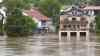 Jahrhunderthochwasser an der Donau befürchtet: Feuerwehr errichtet mobile Deiche, Feuerwehr um Menschen extrem angespannt, Kloster Weltenburg vom Hochwasser eingeschlossen, Pumpen befördern Wasser aus dem Kloster: Feuerwehr: „Die Situation ist gerade sehr angespannt. Das Wasser soll weiter steigen. Aktuell Prognose aktuell 7,70 Meter also dem von 1999. Es wird schlimmer als 2013“