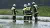 Schwere Unwetter - Hochwasser, Überflutungen: Straßen komplett überflutet, Feuerwehr im Einsatz, Flüsse führen Hochwasser, Sturzbäche von Feldern: Feuerwehr muss Straße wegen Überflutung sperren, sintflutartige Regenfälle, Regenrinnen schaffen Wasser nicht mehr