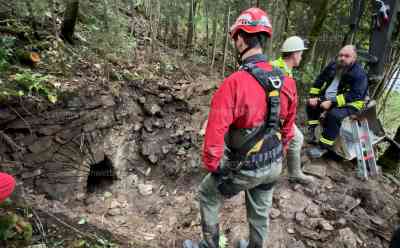 (UP) Person im Bergwerk vermisst: Großeinsatz für Feuerwehr-Bergbau-Spezialkräfte, Feuerwehr seilt sich ins Bergbaugebiet Untertage ab, Sprengstoff Untertage gefunden, Spezialkräfte der Polizei angefordert: Bergbau- und Höhenrettungszug der Feuerwehr im Einsatz, Spezialkräfte einmalig in Deutschland